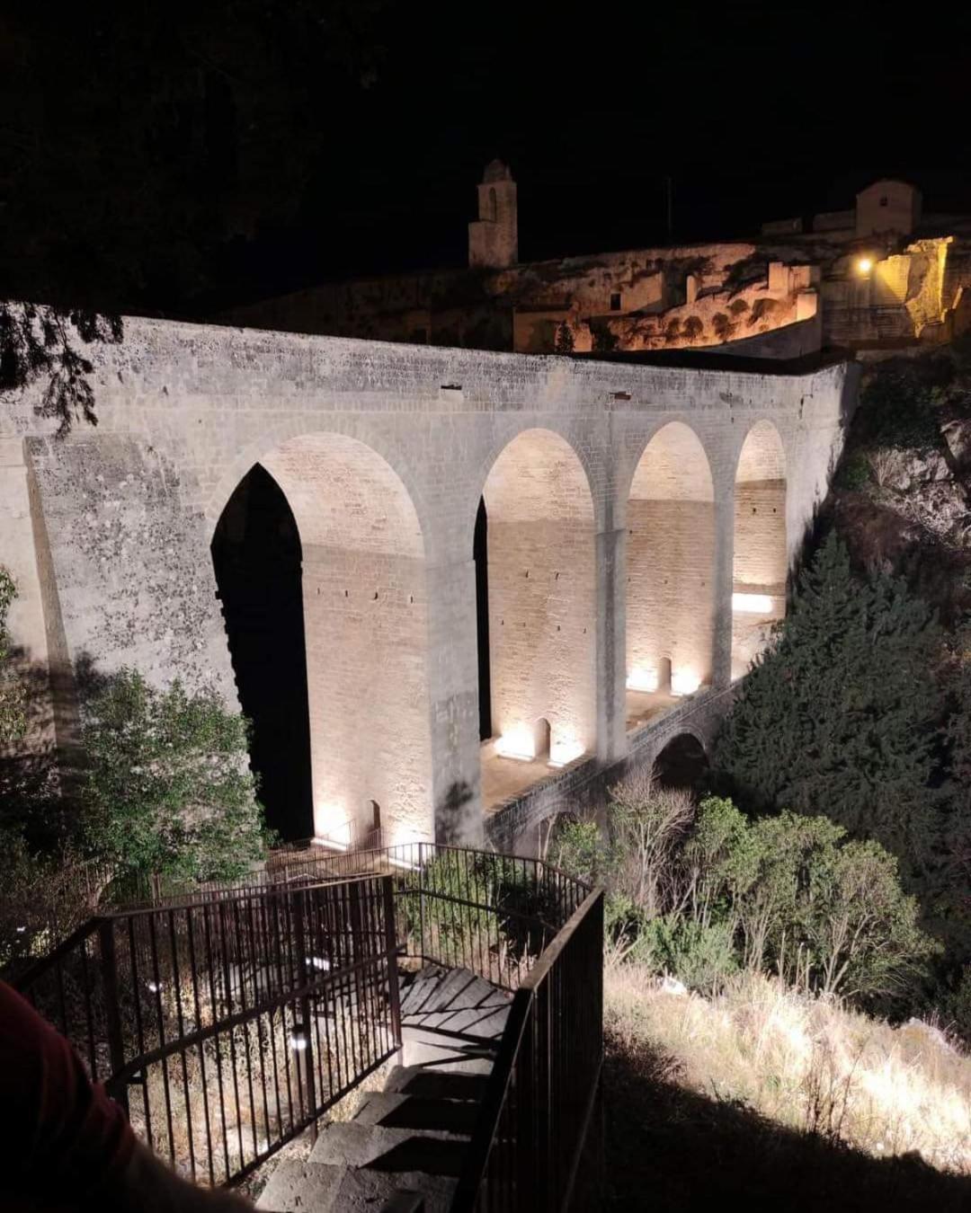 B&B Sotto L'Arco Гравина ин Пулия Екстериор снимка